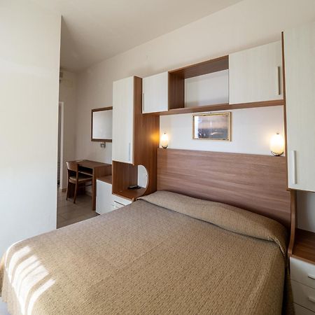 Hotel Blurelda Silvi Marina Bagian luar foto