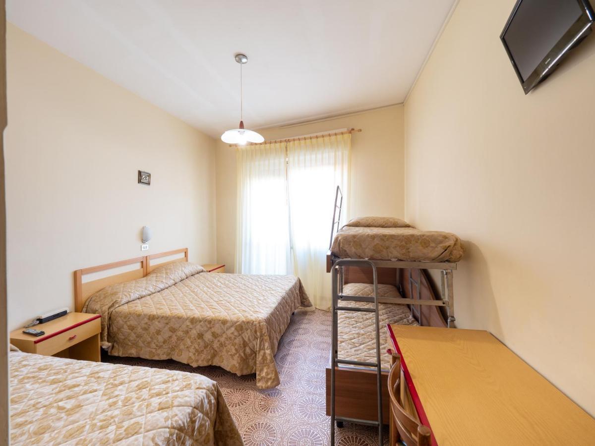Hotel Blurelda Silvi Marina Bagian luar foto