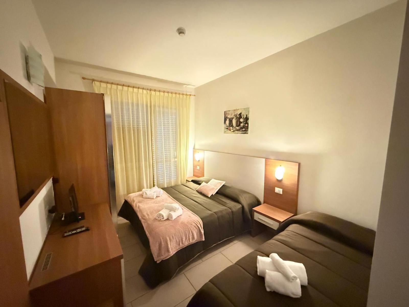 Hotel Blurelda Silvi Marina Bagian luar foto