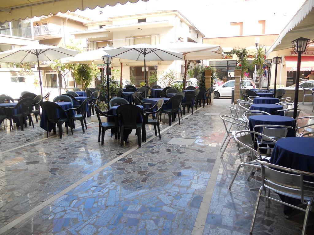 Hotel Blurelda Silvi Marina Bagian luar foto
