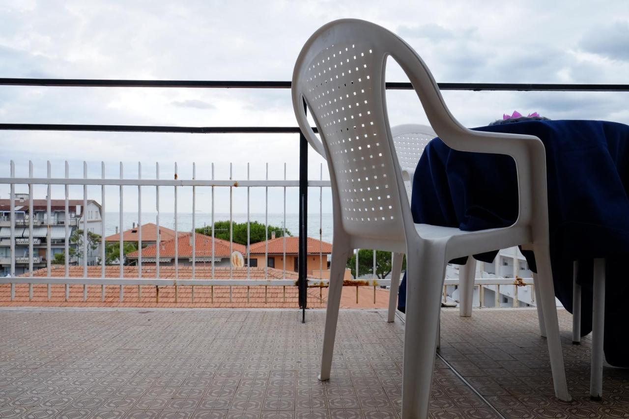 Hotel Blurelda Silvi Marina Bagian luar foto