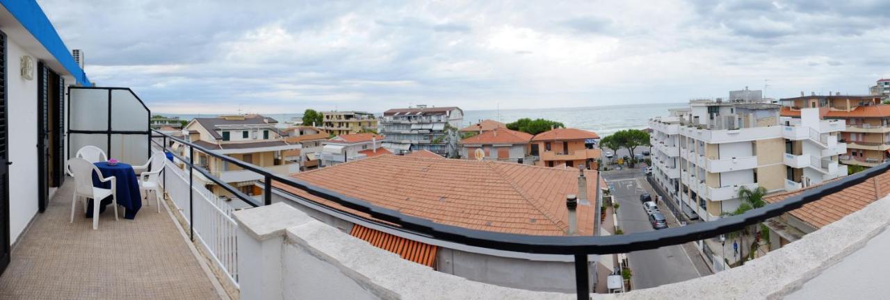 Hotel Blurelda Silvi Marina Bagian luar foto